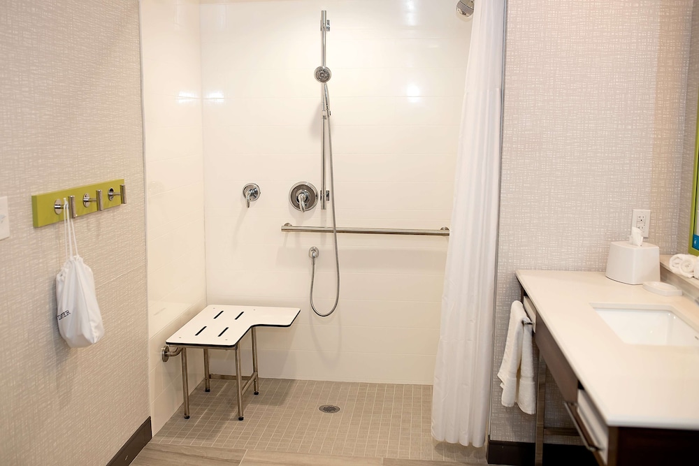 Hampton Inn & Suites Dundee - photo 25