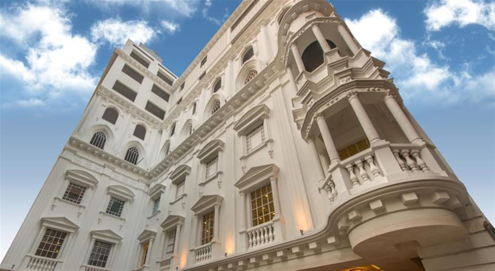 Luxus Grand Hotel — hotel in Lahore