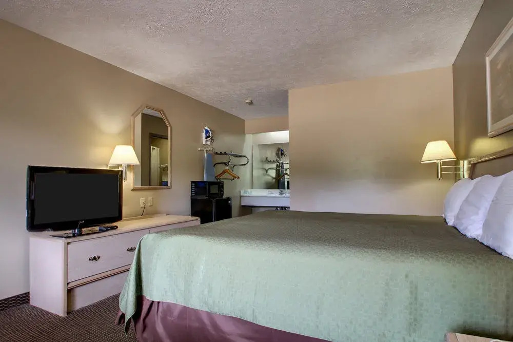 Super 8 Durant - photo 8