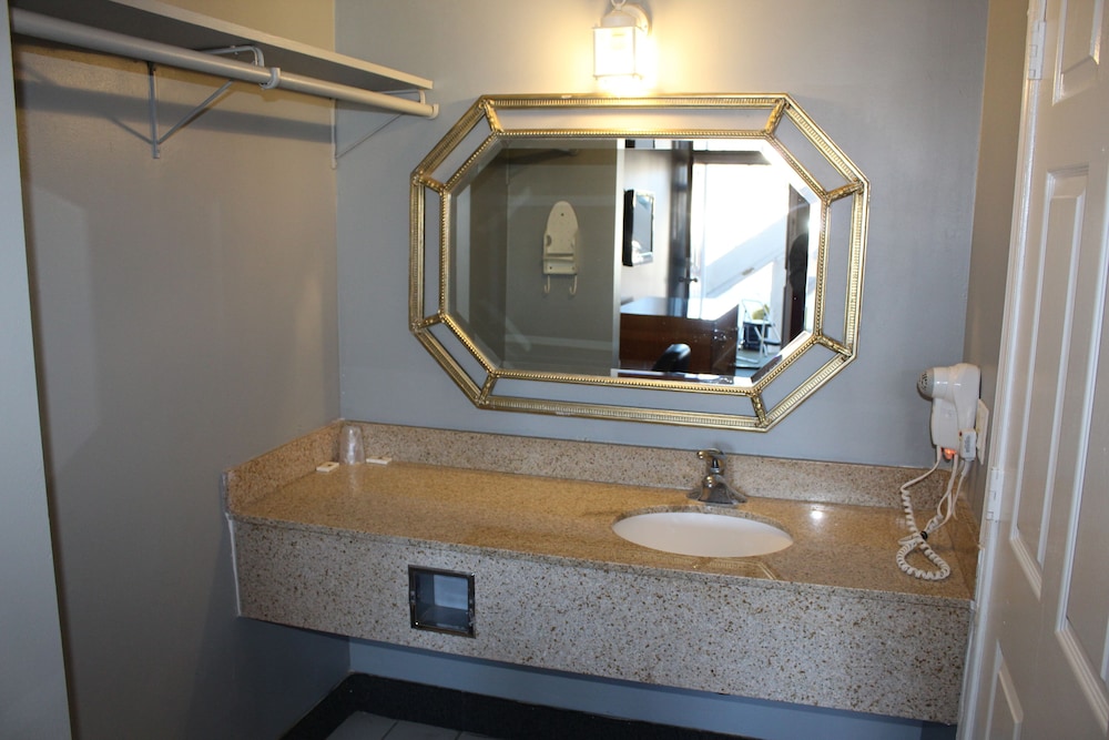 Liberty Inn Atlantic City - photo 40