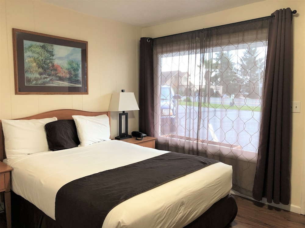 Blue Coast Inn and Suites - photo 18