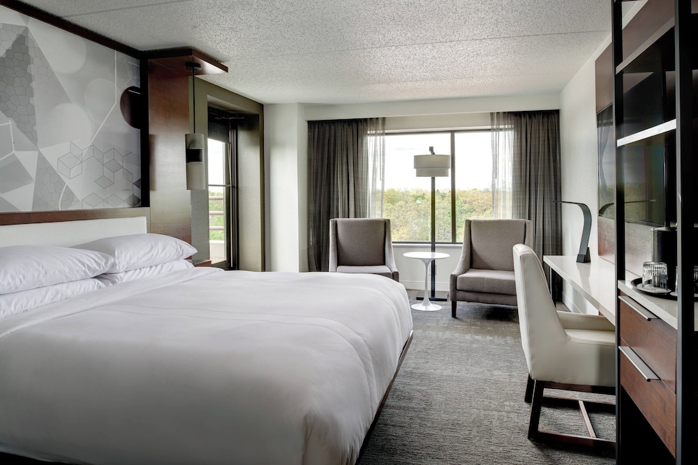 Marriott East Lansing at University Place - photo 14