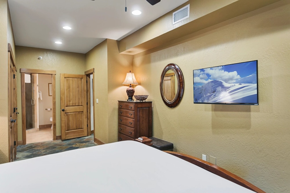 Powder Run 2 Bedroom Condo By All Seasons Resort Lodging - photo 7