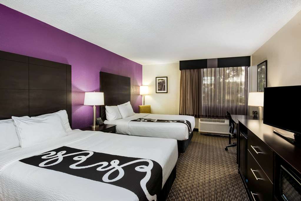La Quinta Inn & Suites by Wyndham Fort Lauderdale Tamarac - photo 25