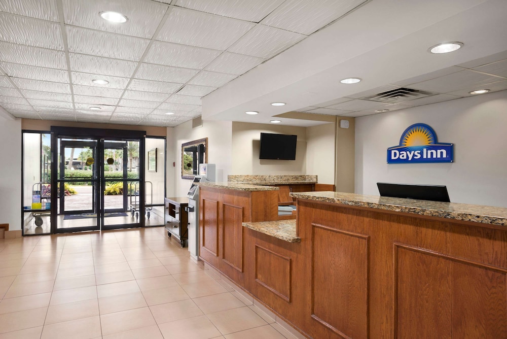 Days Inn by Wyndham Jacksonville Airport - photo 2