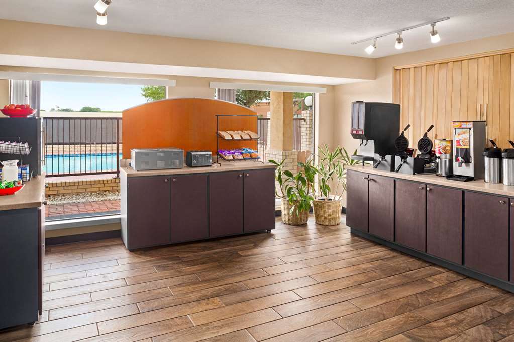 Ramada by Wyndham San Antonio Near SeaWorld Lackland AFB - photo 38