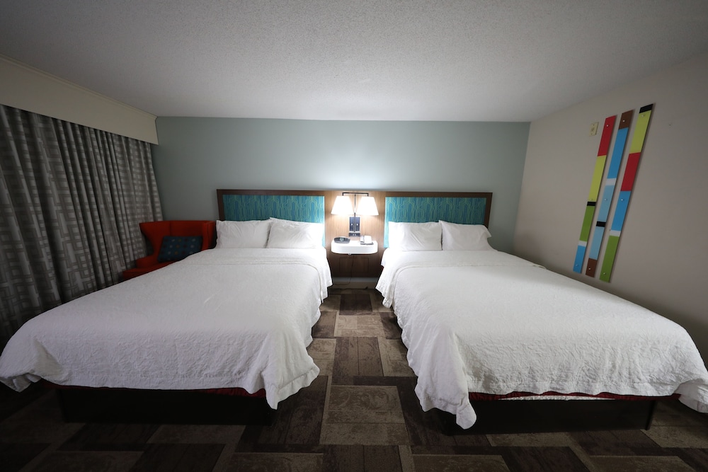 Hampton Inn Hutchinson - photo 16