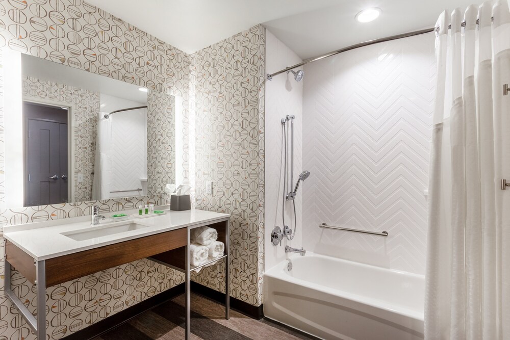 Holiday Inn & Suites Cedar Falls Waterloo Event Ctr by IHG - photo 22