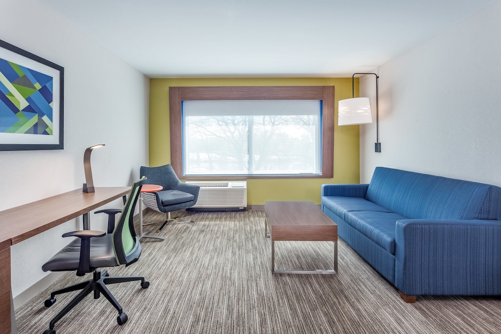 Holiday Inn Express & Suites Hammond by IHG - photo 13