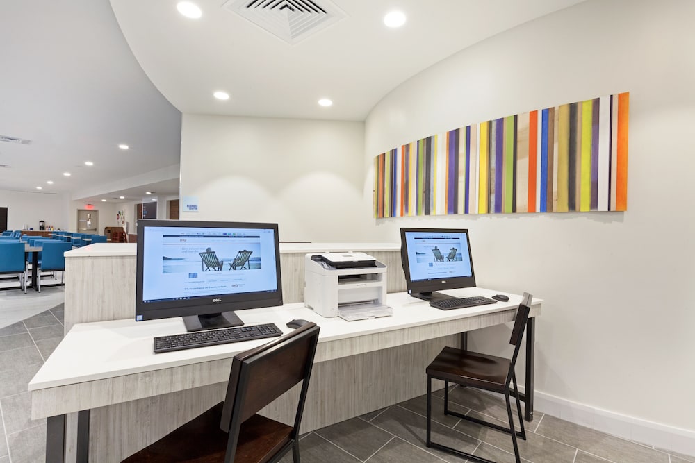 Holiday Inn Express & Suites Panama City Beach Beachfront by IHG - photo 58