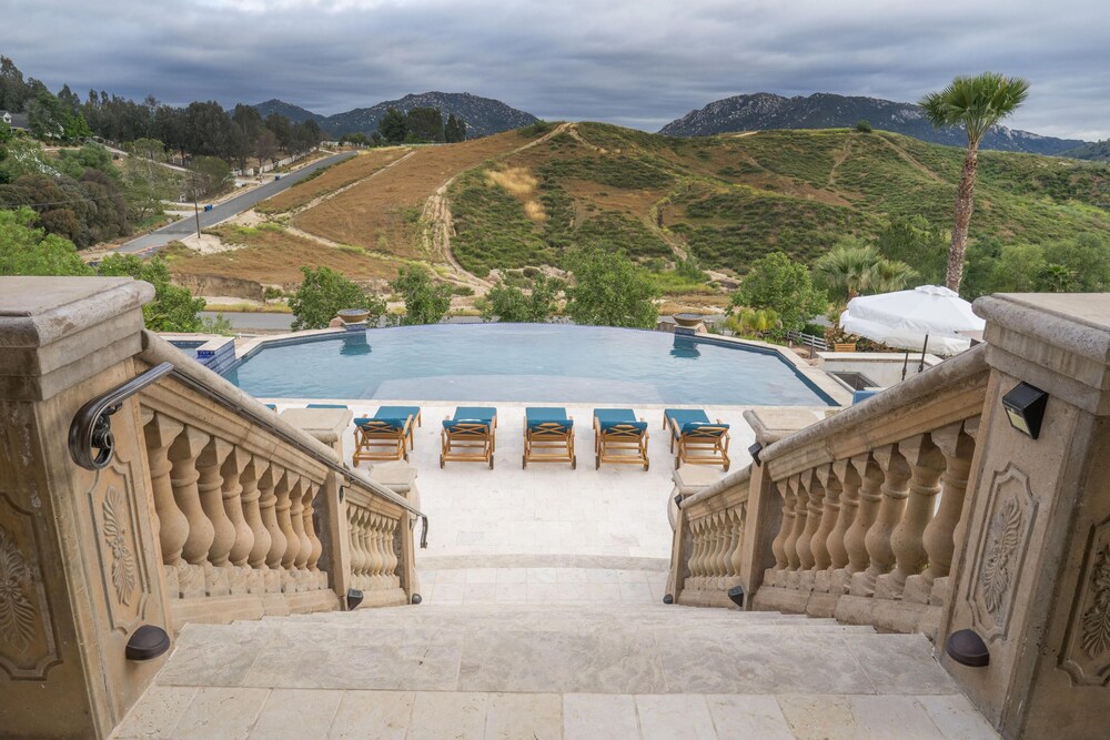 Carmen by AvantStay Infinity Pool w Jaw Dropping Views and 5 Min to Old Town - photo 32