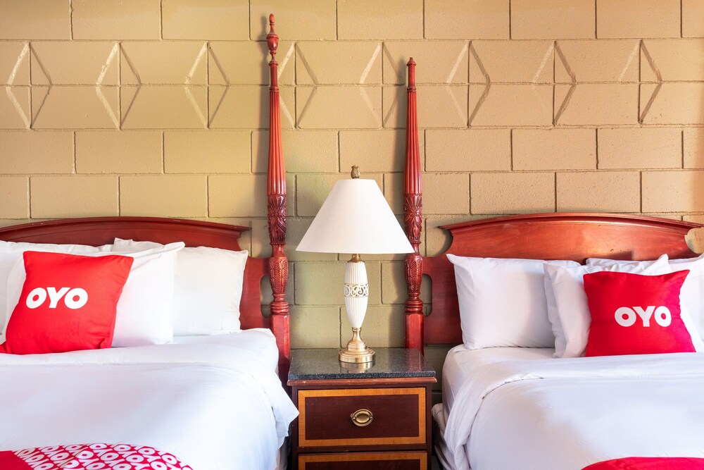 OYO Hotel Malden MA Broadway - photo 10