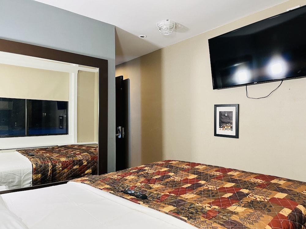 Hotel Key LaGuardia Airport - photo 25