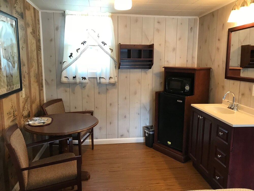 Admiral's Ocean Inn - photo 17
