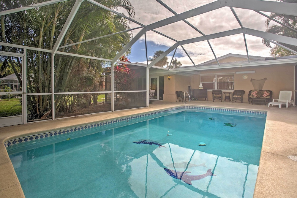 Tropical Cape Coral Home with Private Dock on Canal — 4-Star Luxury Hotel in Cape Coral, United States