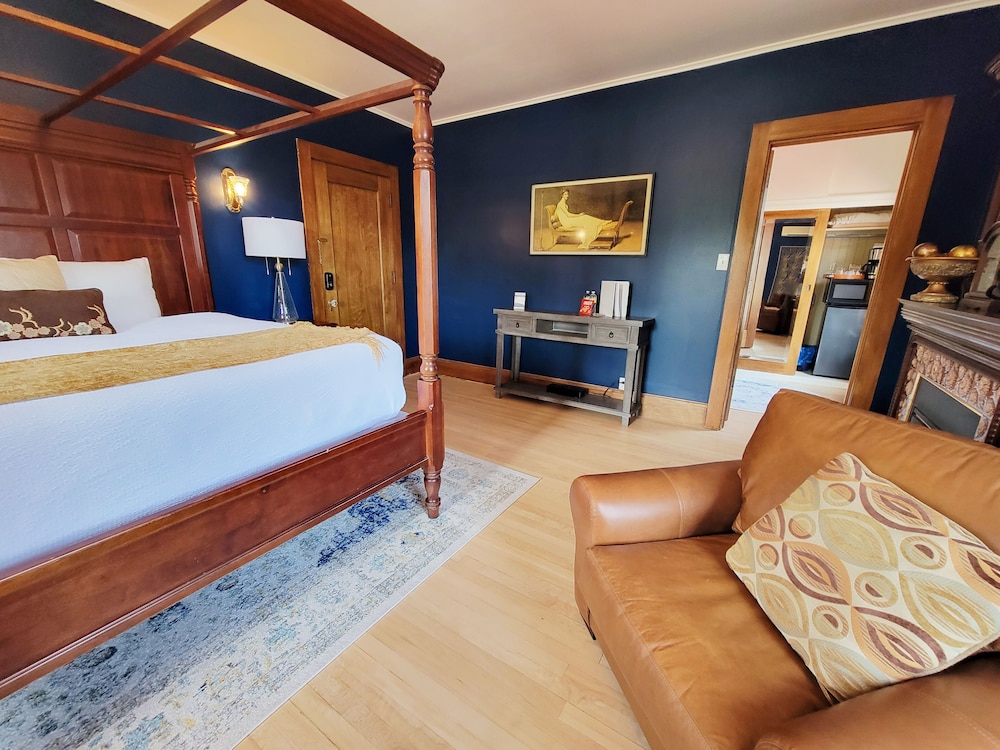 Historic GG Barnum Mansion by Heirloom Boutique Collection - photo 7