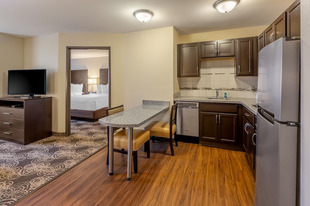 Landmark Suites - photo 4