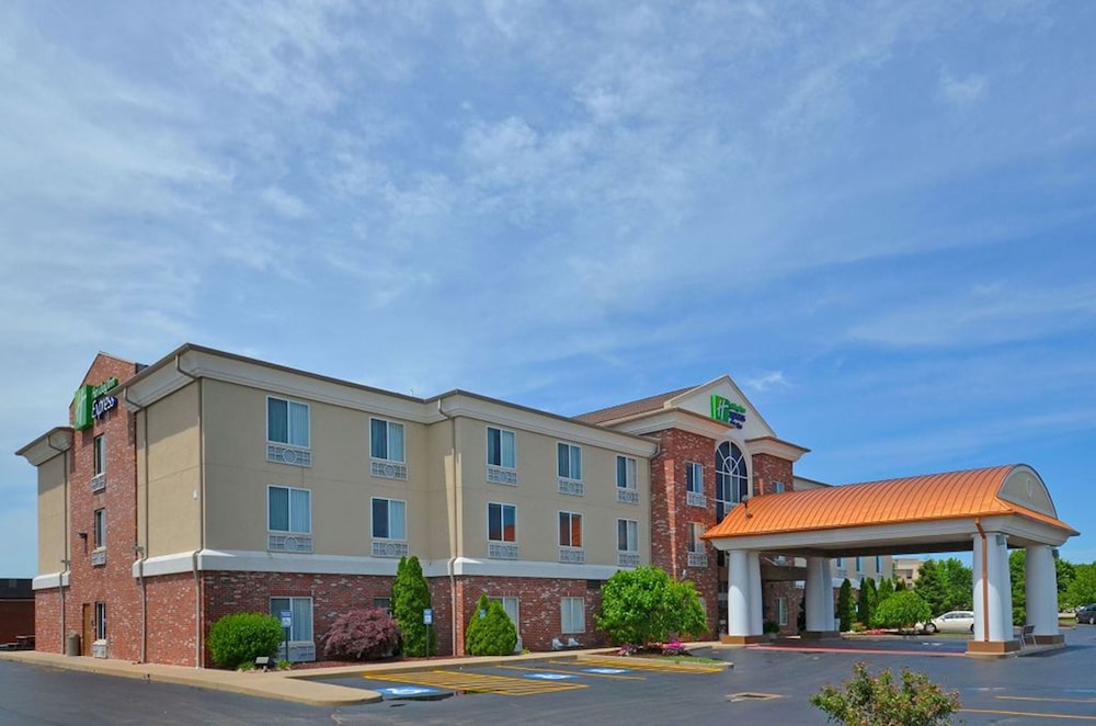 Holiday Inn Express & Suites Farmington by IHG - photo 57