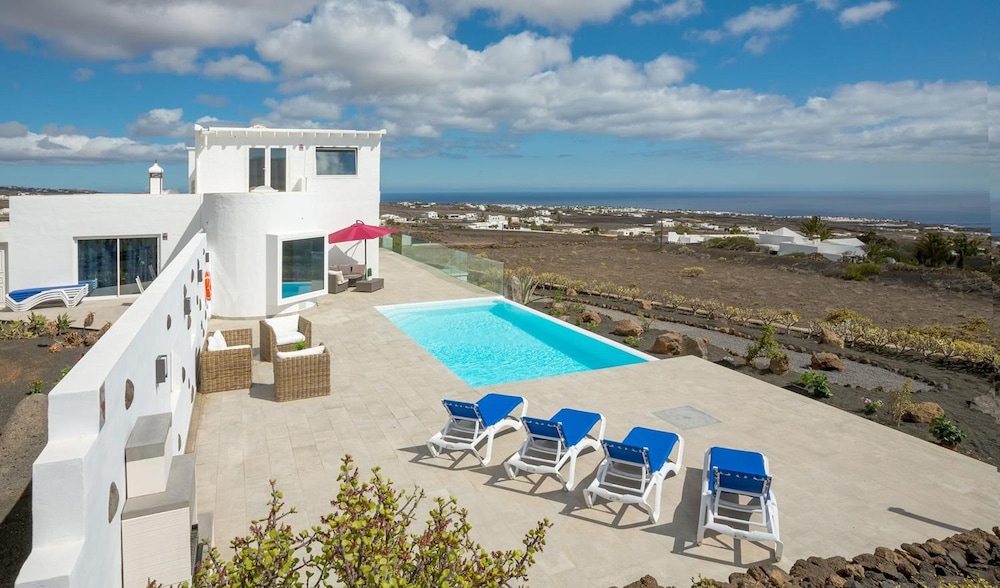 The View in T as With 4 Bedrooms and 4 Bathrooms in Tias, Spain