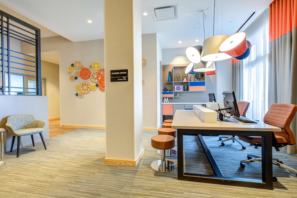 Hampton Inn & Suites Boston Waltham - photo 38