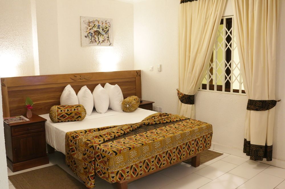 Coconut Grove Sakumono Hotel in Tema, Ghana
