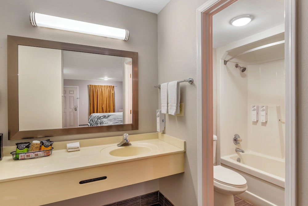 Red Roof Inn Atlanta Kennesaw State University - photo 19