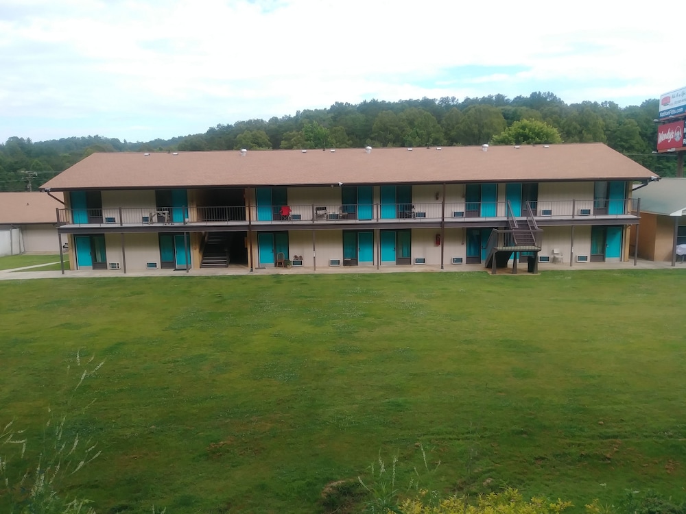 Blue Ridge Rustic Inn - photo 25