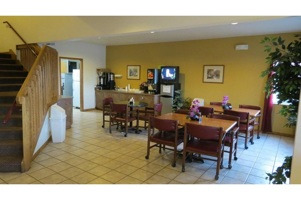 Rodeway Inn Salina North - photo 13