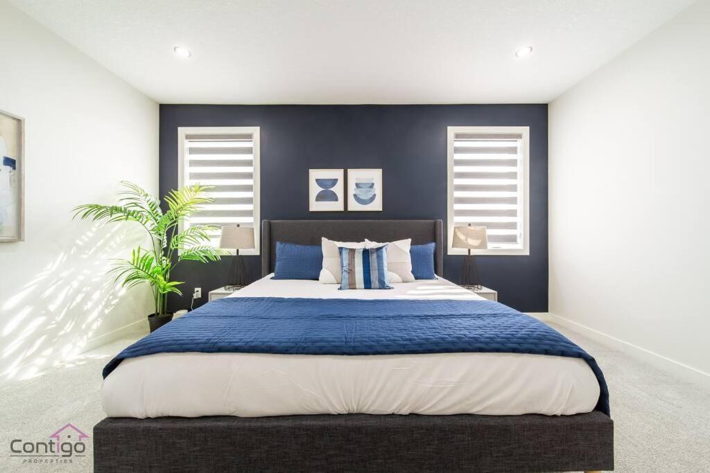 Modern Retreat Aircon Backyard Near Dt & Wem in Edmonton, Canada