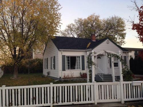 Walk to the beaches and the restaurants downtown in Kelowna, Canada