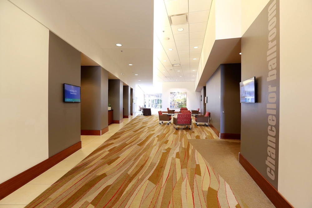 I Hotel And Illinois Conference Center - photo 17
