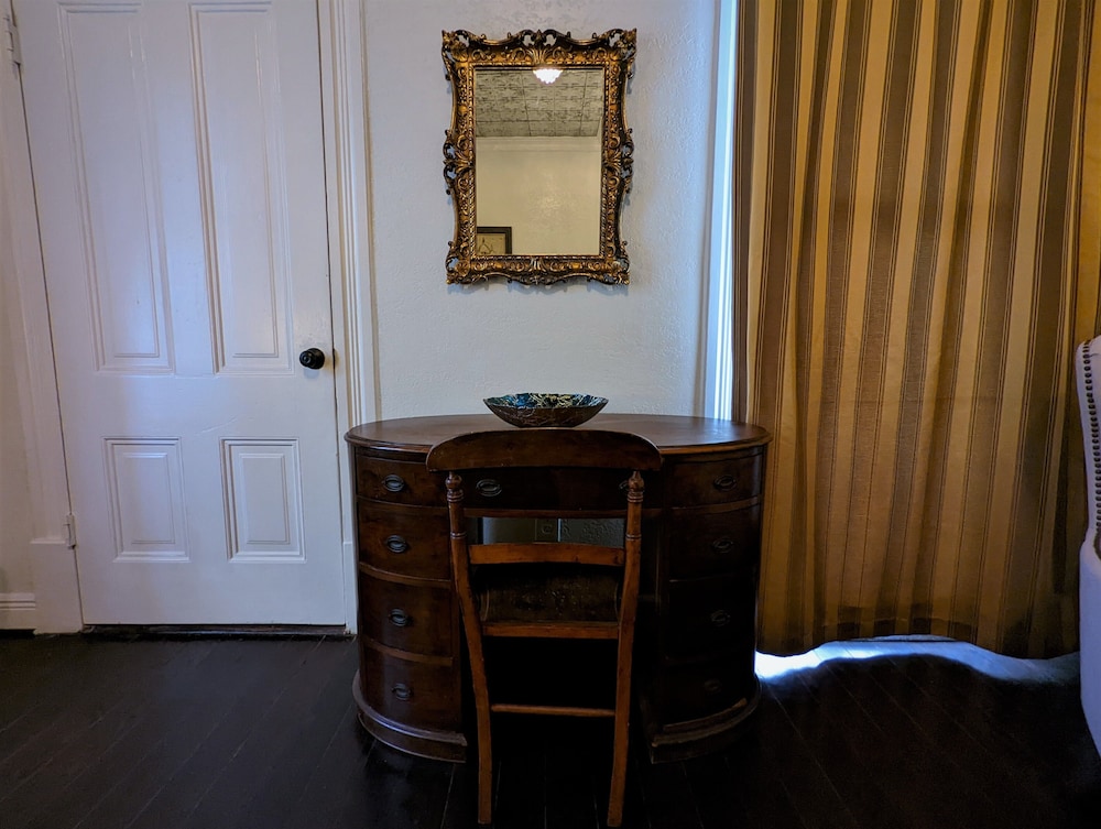 The 1890 Freeman House - photo 4