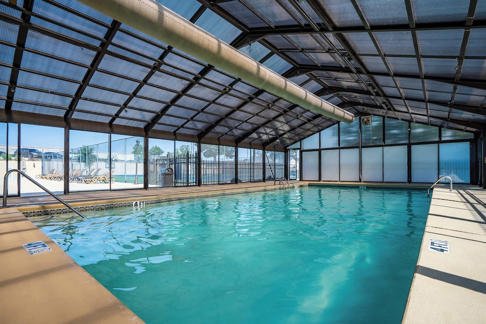 The Cozy Retreat Stay for 10 — 4-Star Luxury Hotel in Branson, United States