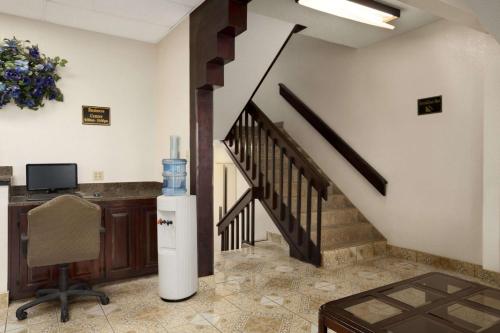 Super 8 by Wyndham Carlsbad - photo 22