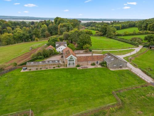 Lodge Barn — 4-Star Luxury Hotel in Lydney, United Kingdom