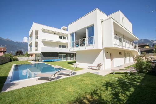 Residenza Cinisca — 4-Star Luxury Hotel in Arco, Italy