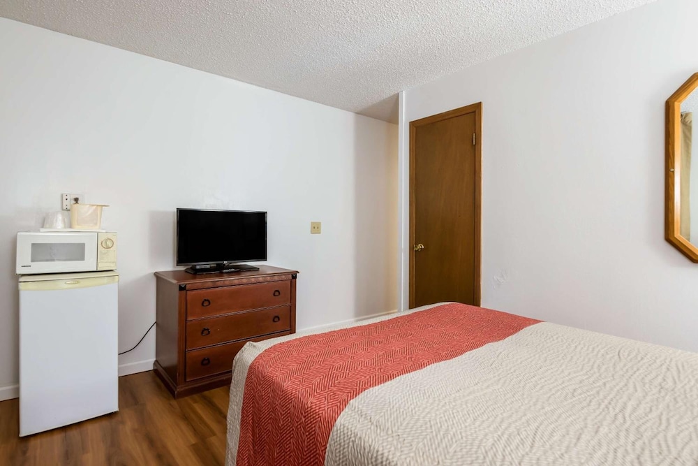 Northway Inn Queensbury Lake George - photo 15