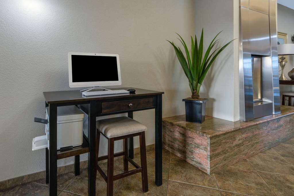 La Quinta Inn & Suites by Wyndham Loveland Estes Park - photo 28
