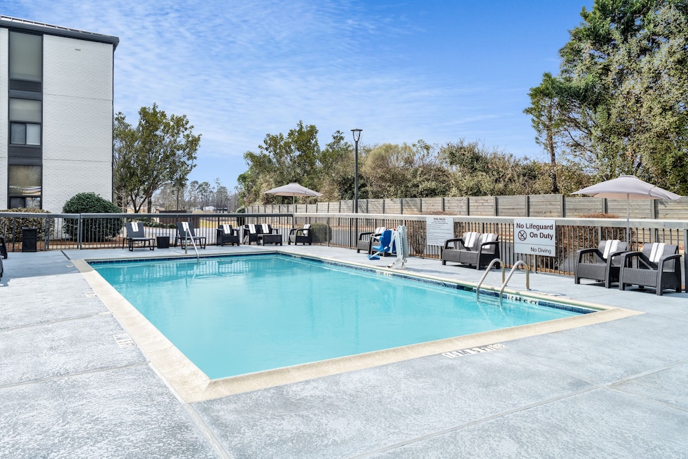 Hampton Inn Auburn - photo 22