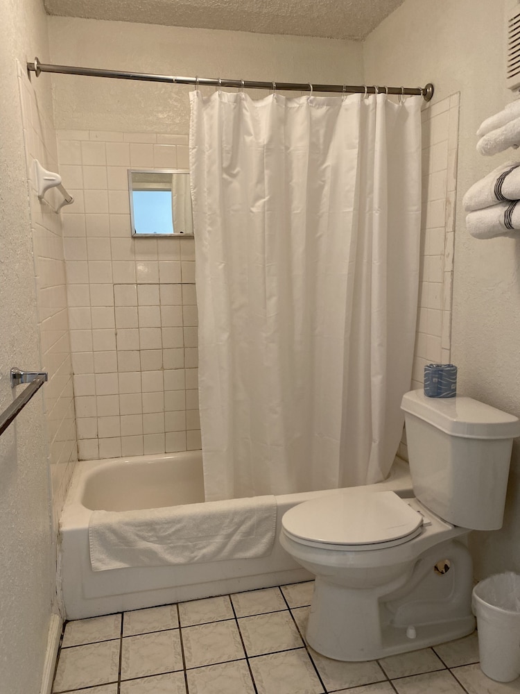 Champions Inn - photo 8