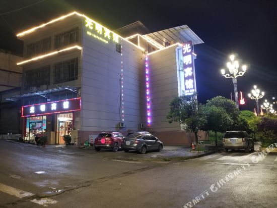 Sunshine Hotel — hotel in Fengyi