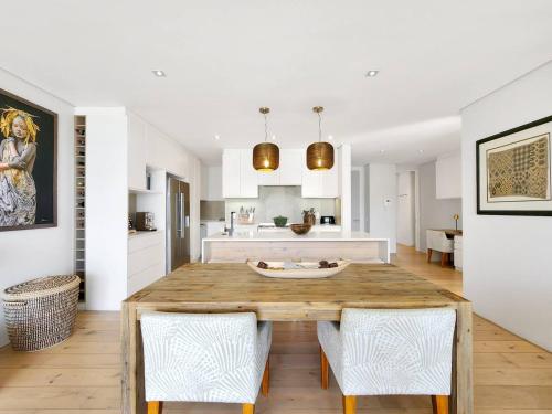 Elegant 2BR Pool Panorama Views Sea Point