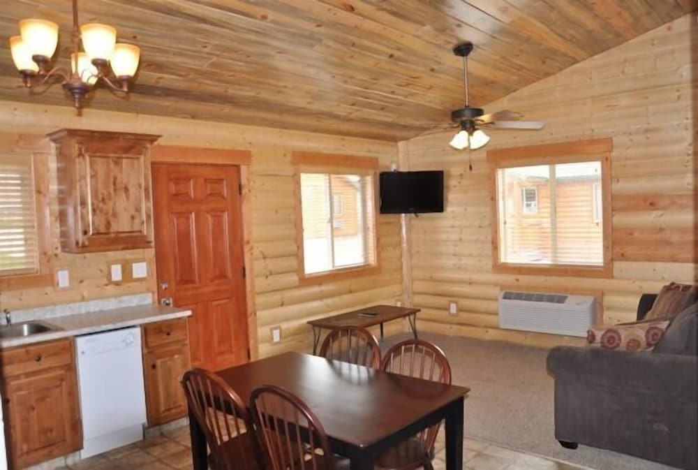 Bryce Country Cabins - photo 21