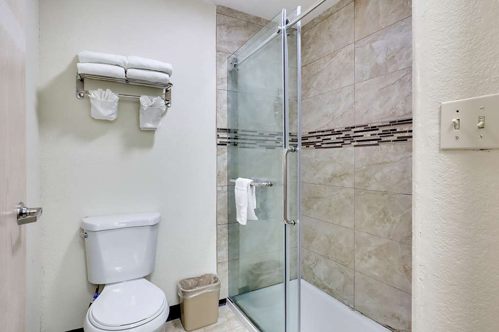 Quality Suites Albuquerque Airport - photo 8