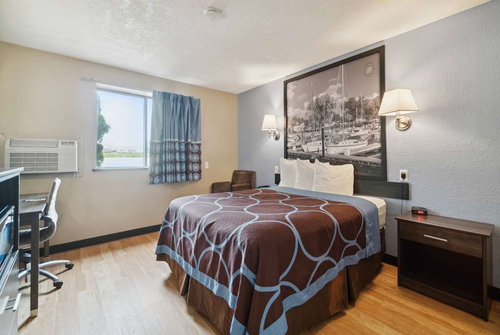 Super 8 by Wyndham Kenosha Pleasant Prairie - photo 14