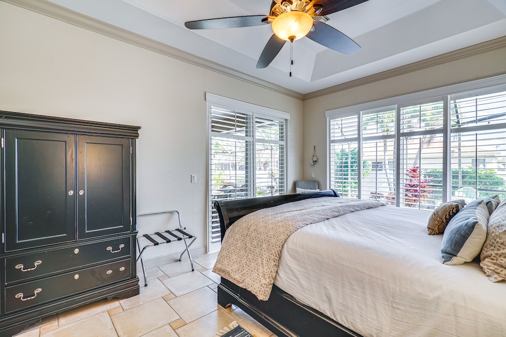 Spacious Oasis w Lagoon Pool & Spa in Cape Coral - photo 11