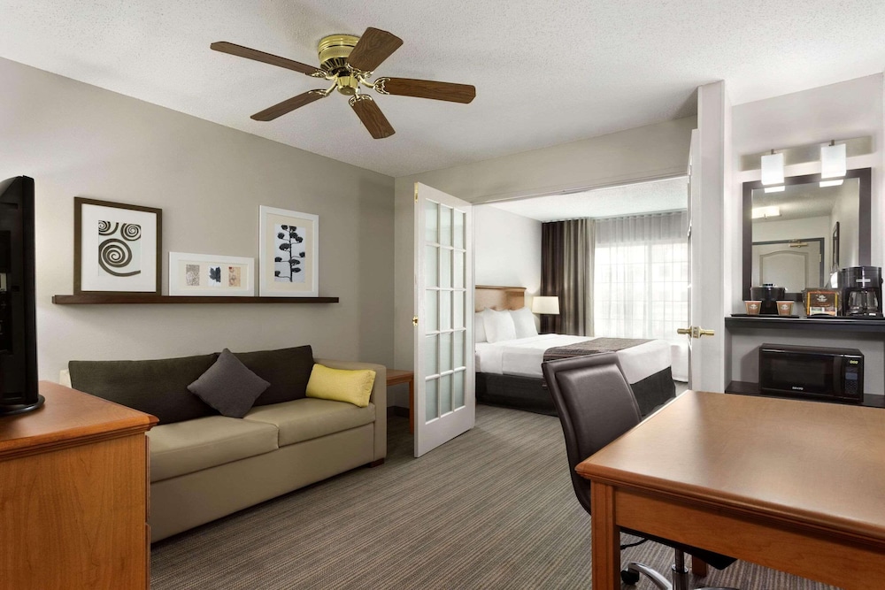 Country Inn & Suites by Radisson Columbus Airport OH - photo 8