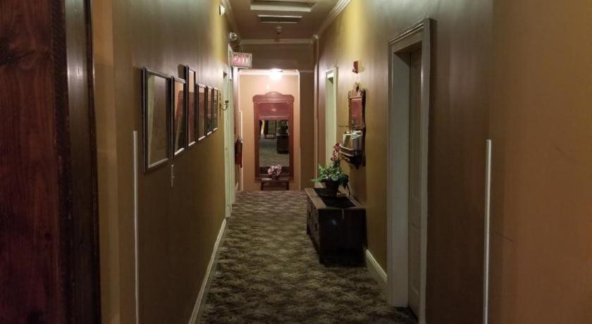 The Columns Hotel - photo 7