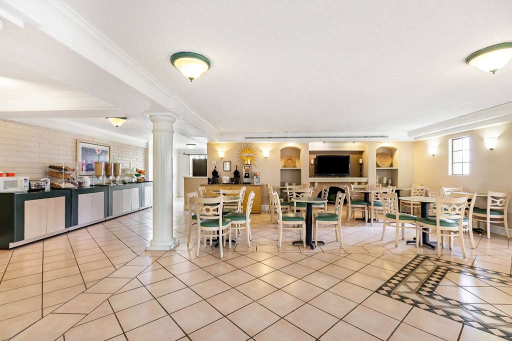 La Quinta Inn by Wyndham El Paso West - photo 25
