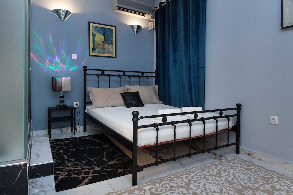 Modern Athenian City Center Studio — 4-Star Luxury Hotel in Athens, Greece